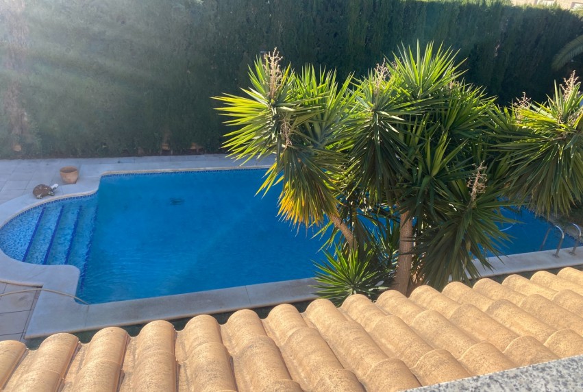 Resale - Villa - Elda