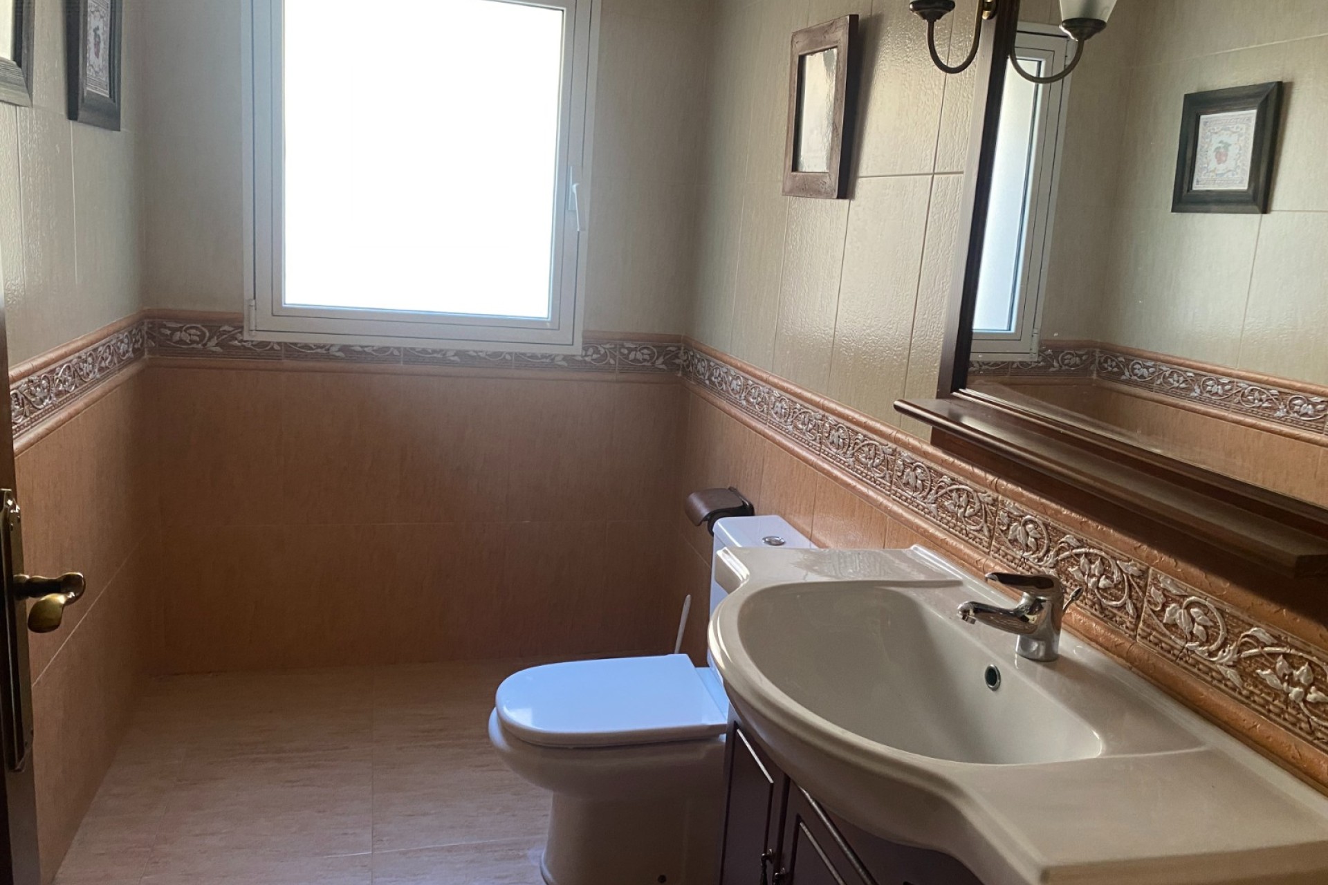 Resale - Villa - Elda