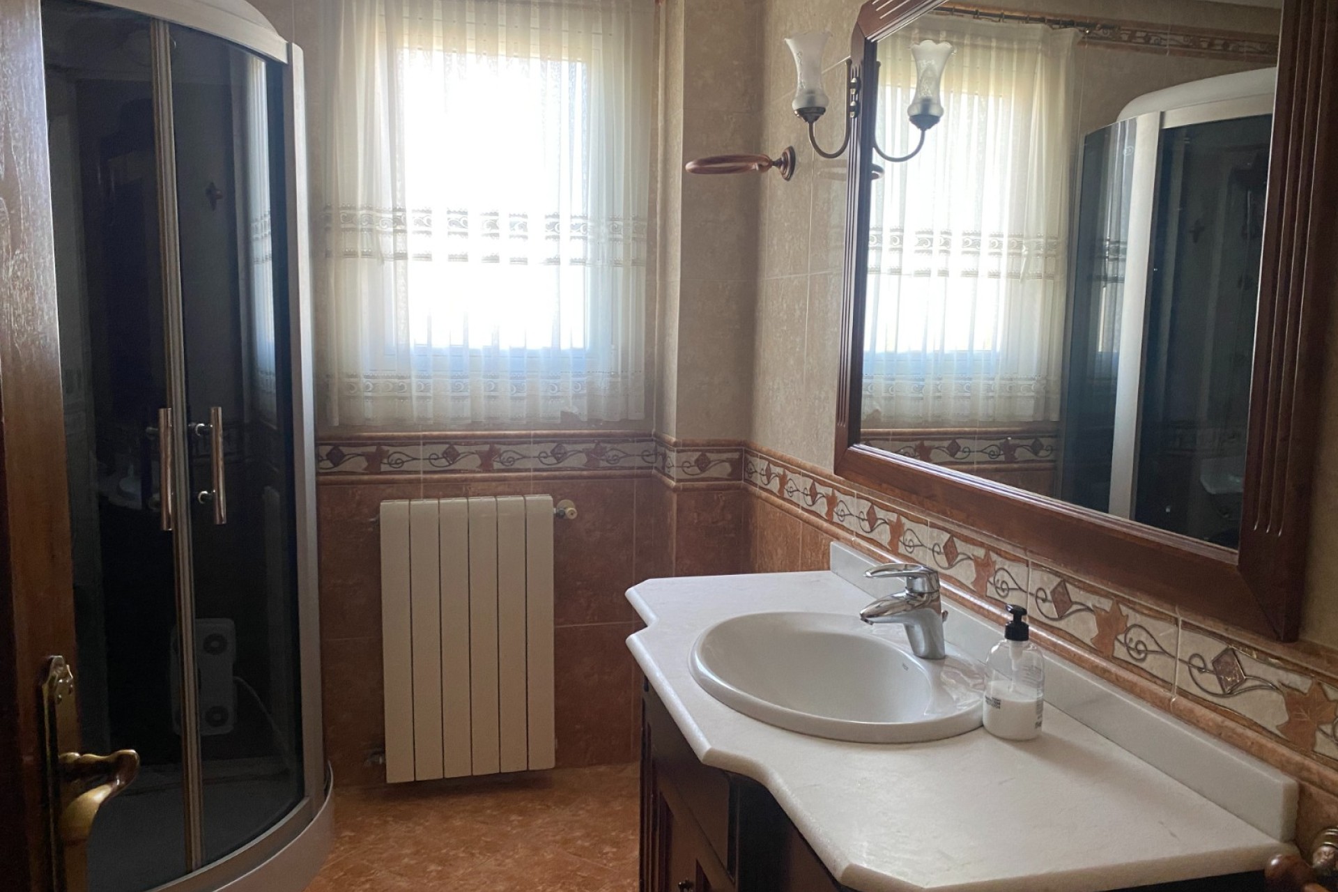 Resale - Villa - Elda