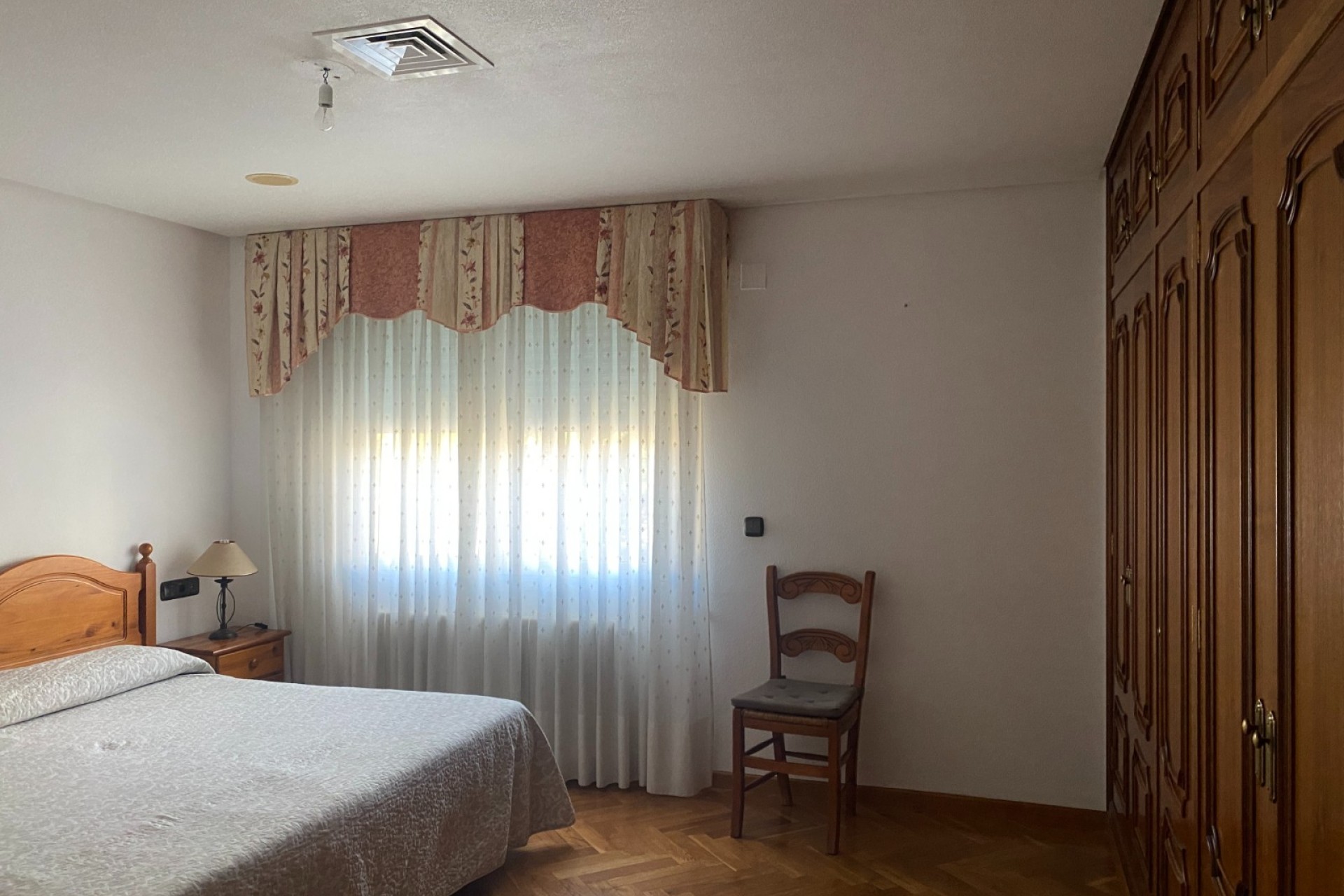 Resale - Villa - Elda