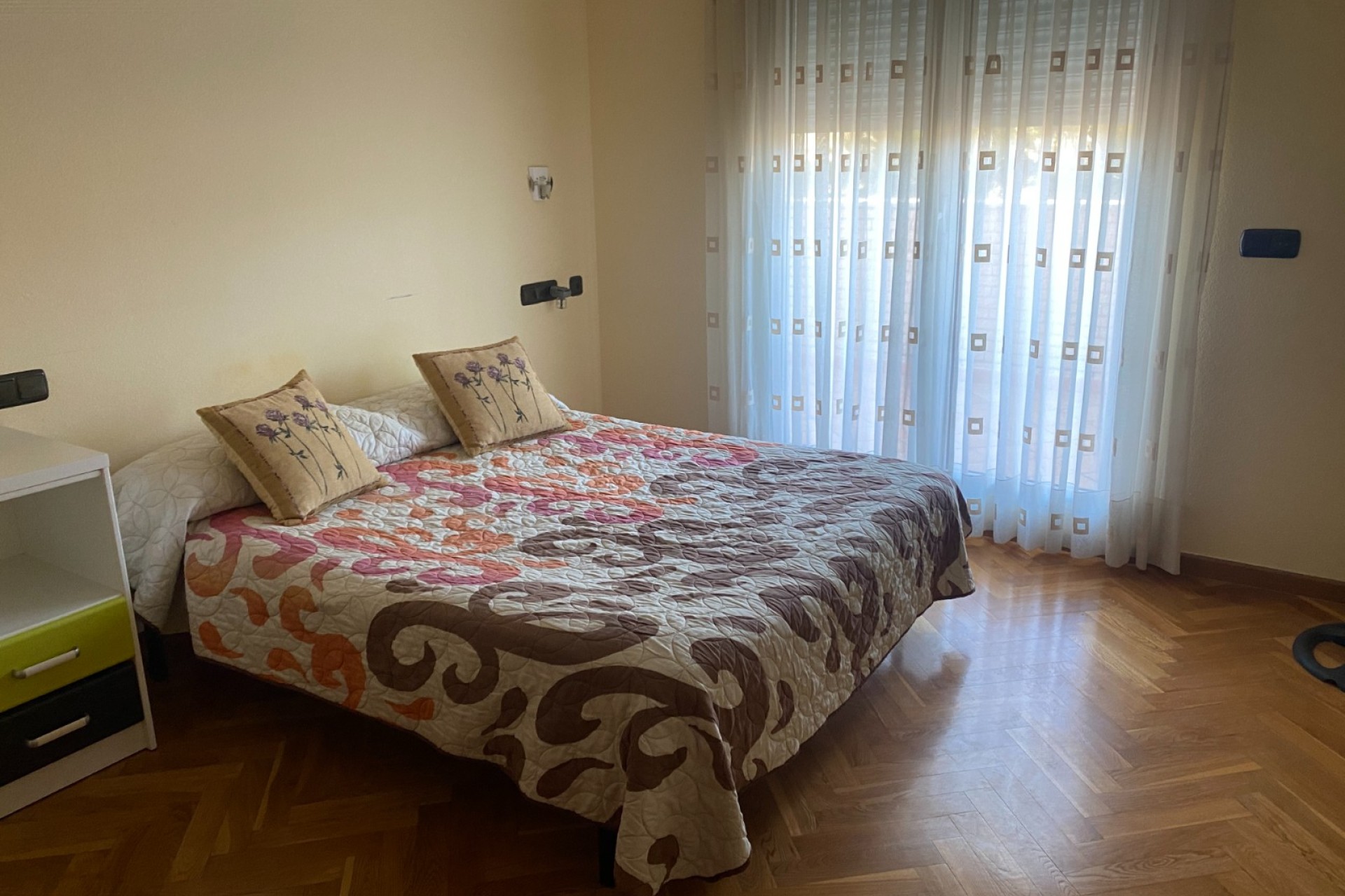 Resale - Villa - Elda