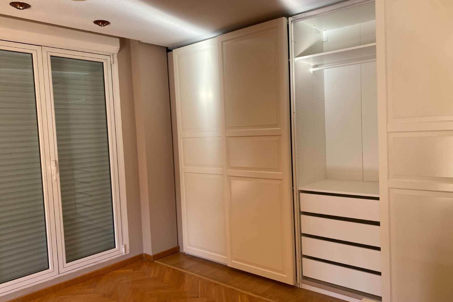 Resale - Villa - Elda