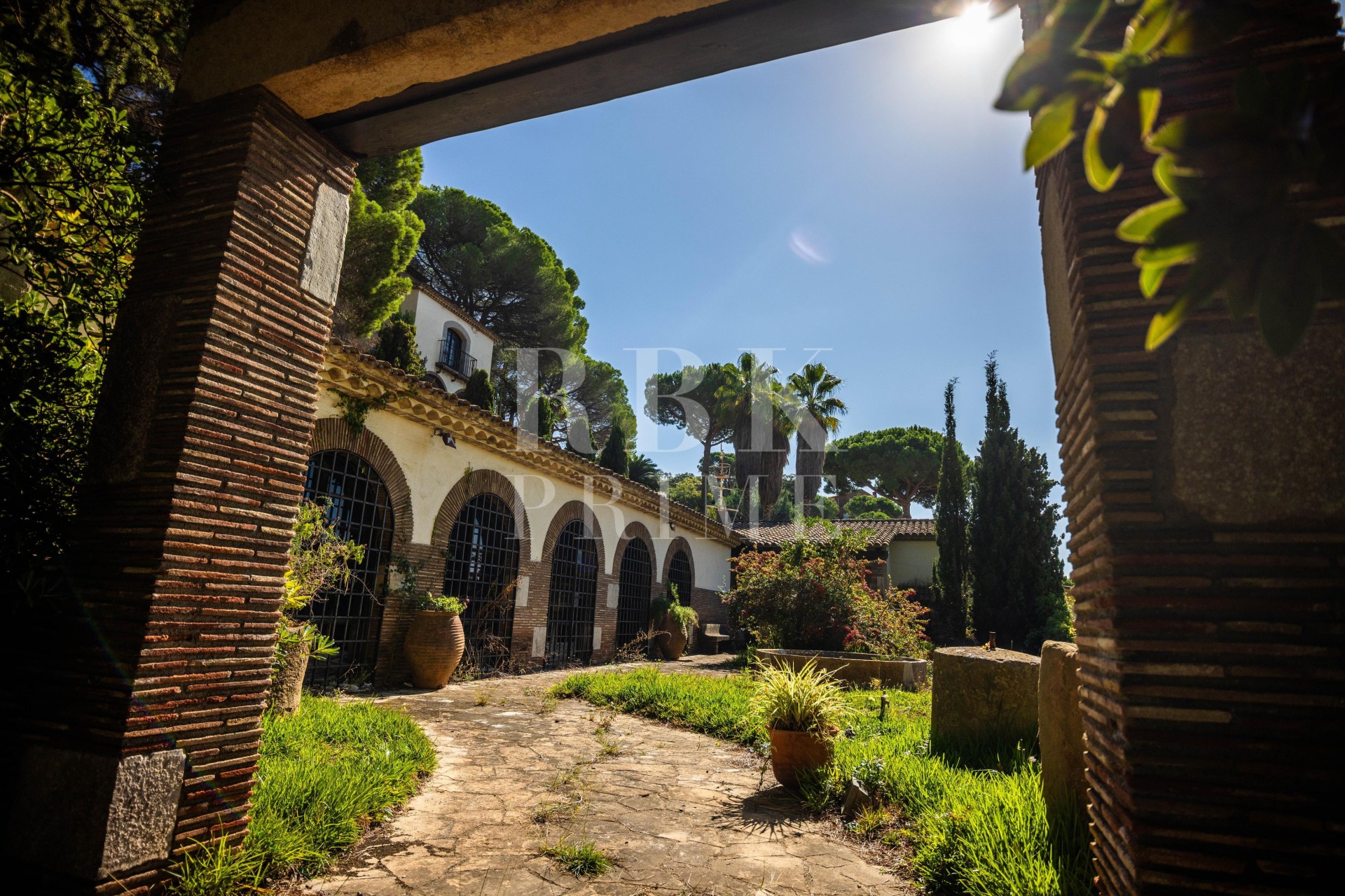 Resale - Villa - Girona