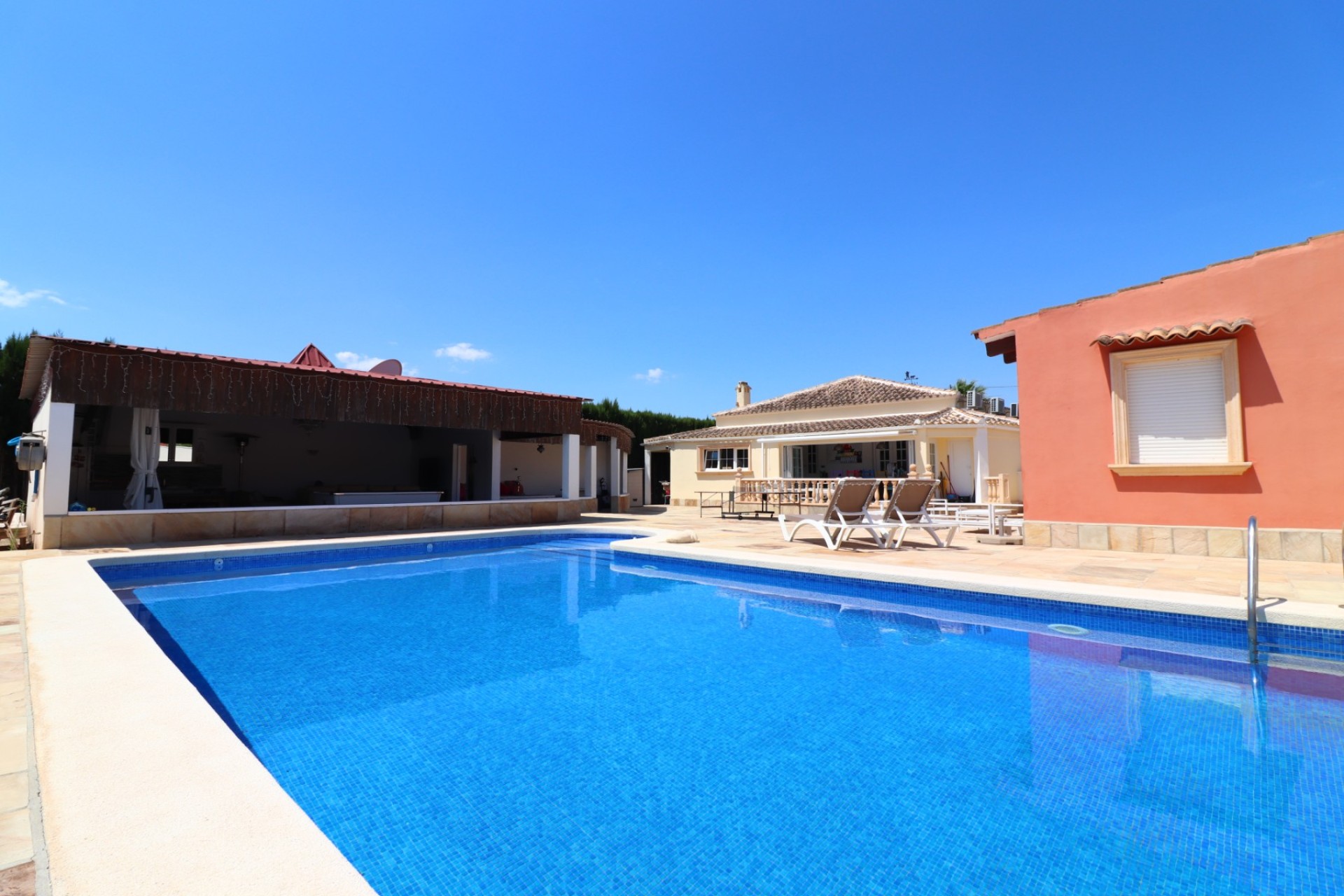 Resale - Villa - Heredades - Heradades