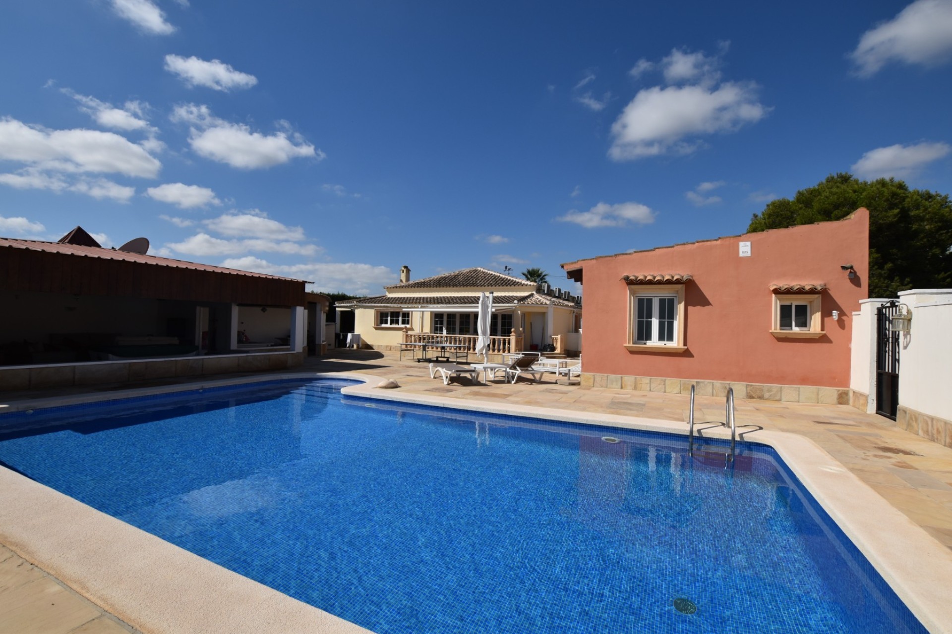 Resale - Villa - Heredades