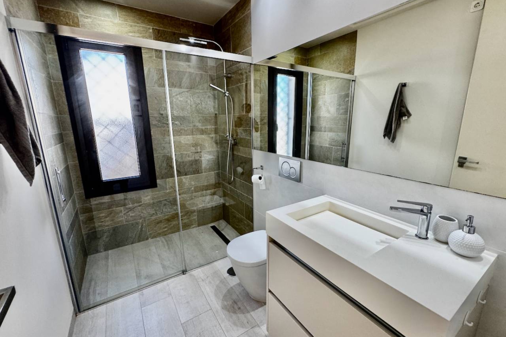 Resale - Villa - La Finca Golf