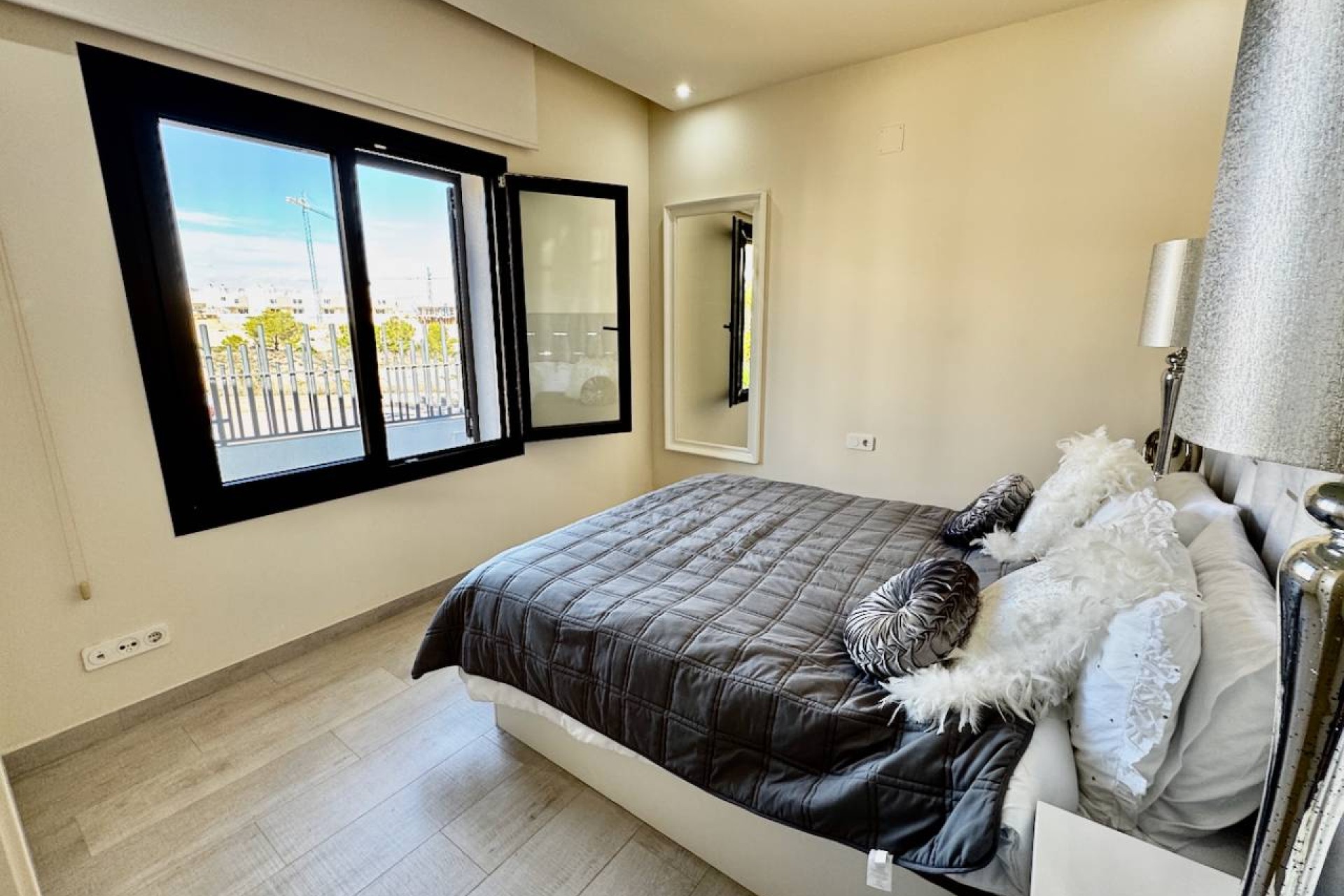 Resale - Villa - La Finca Golf