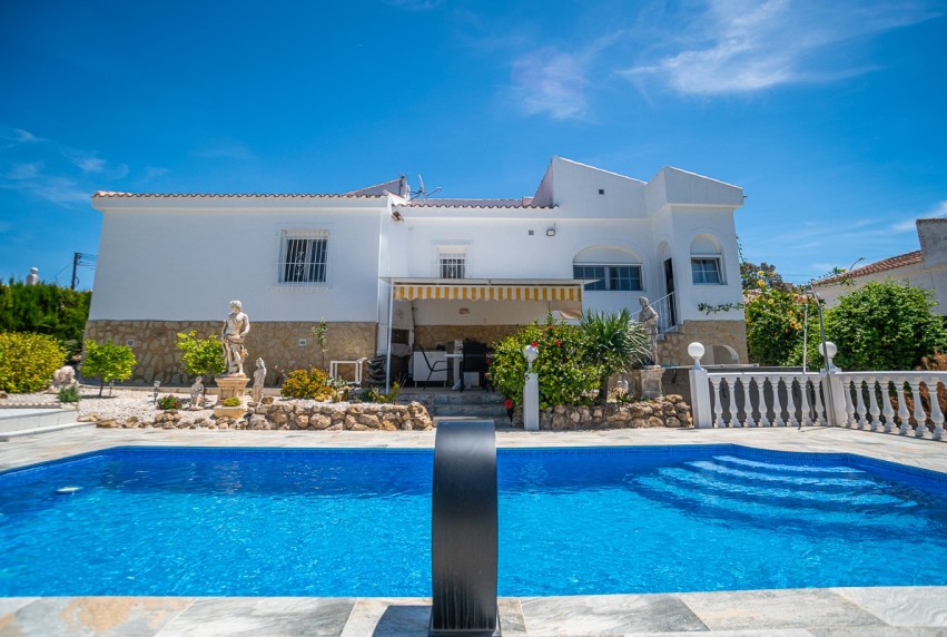 Resale - Villa - La Marina