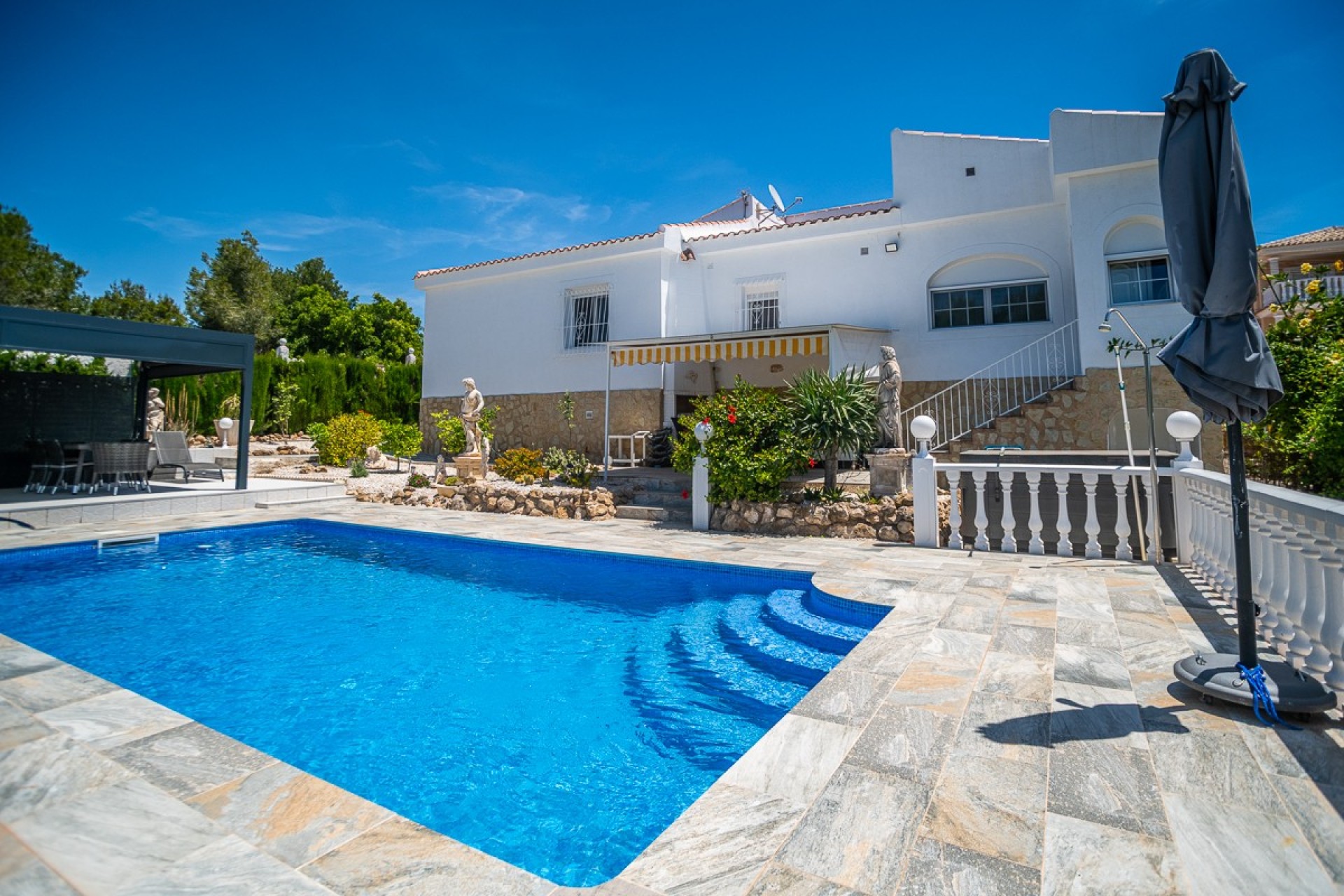Resale - Villa - La Marina