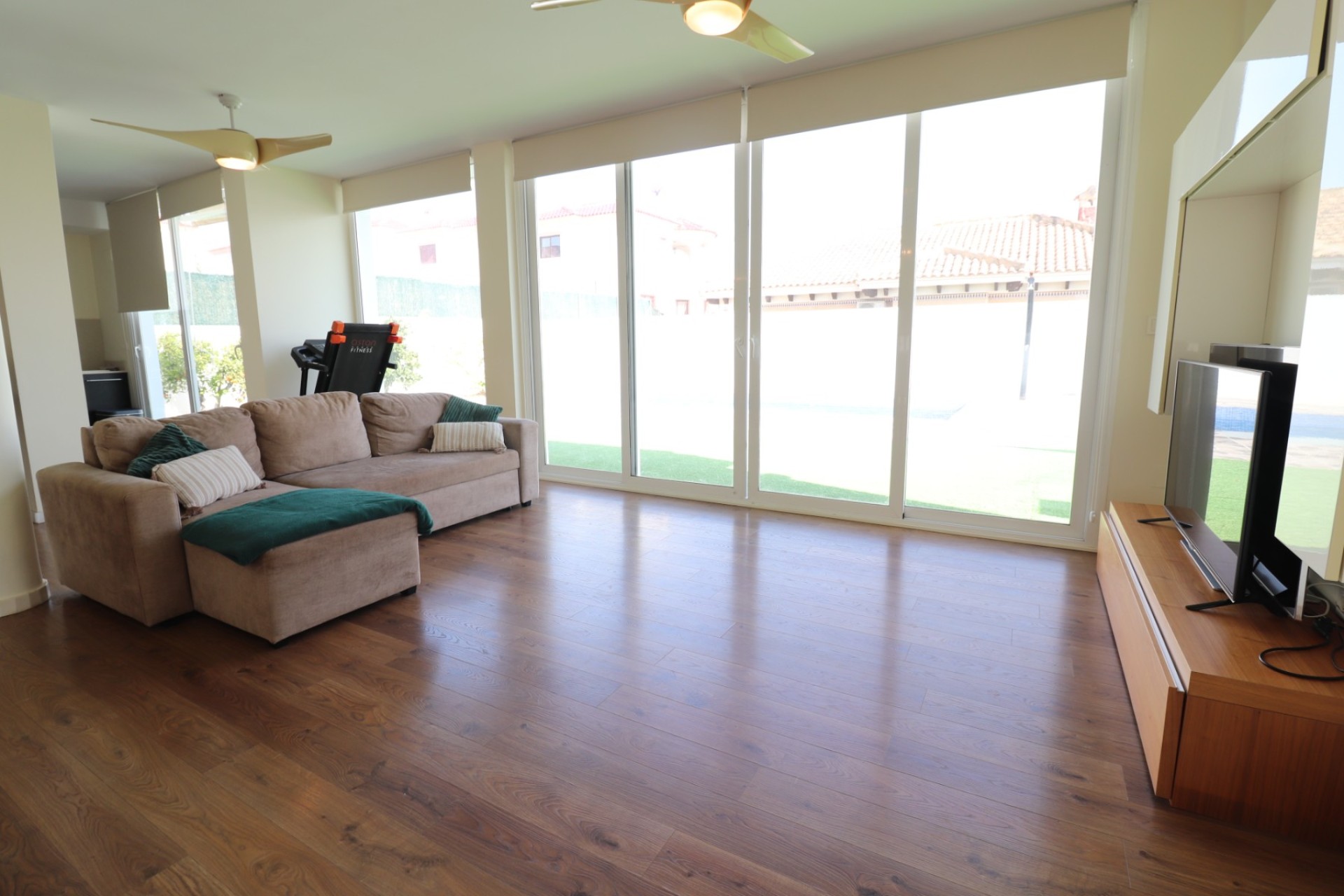 Resale - Villa - La Marina