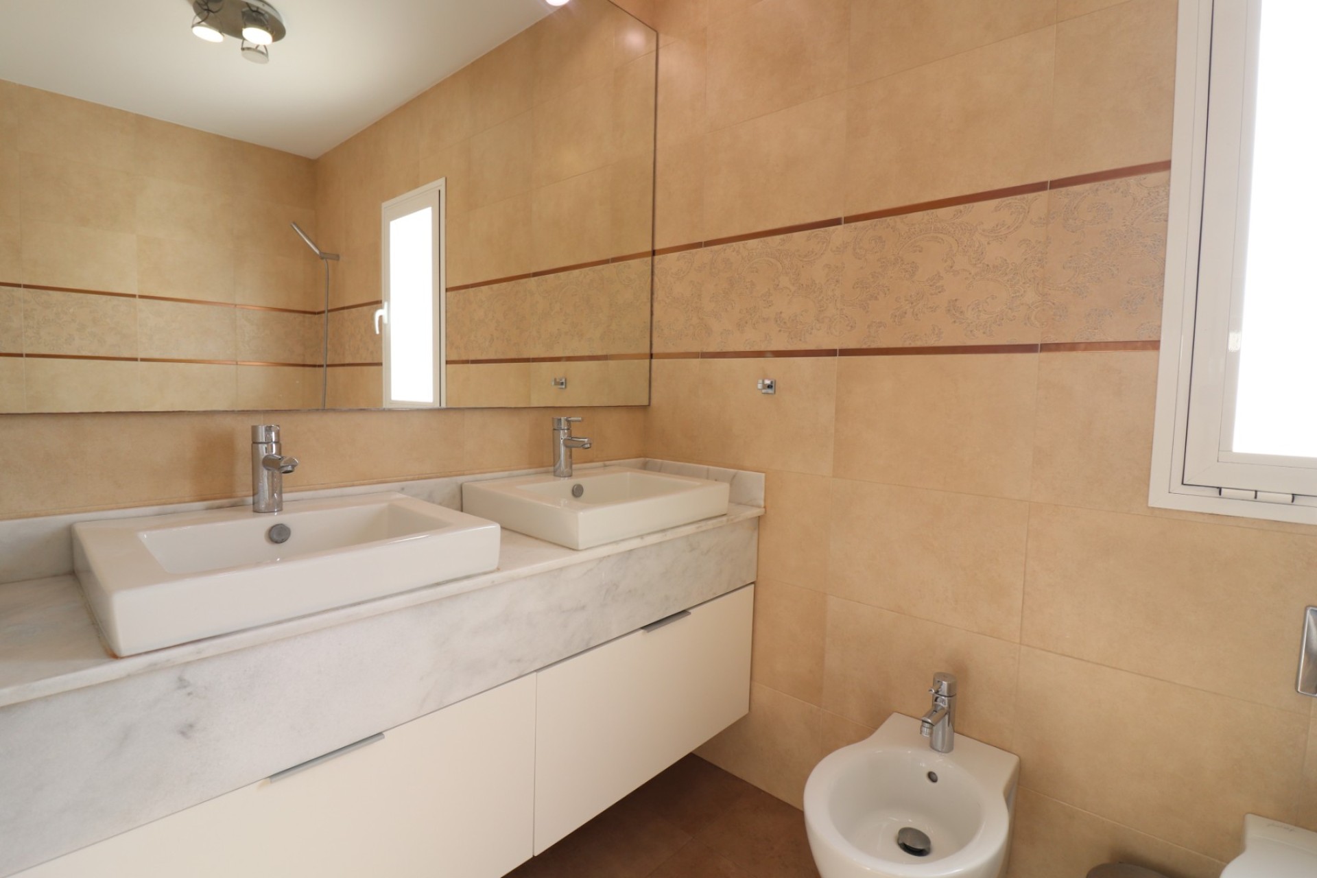 Resale - Villa - La Marina