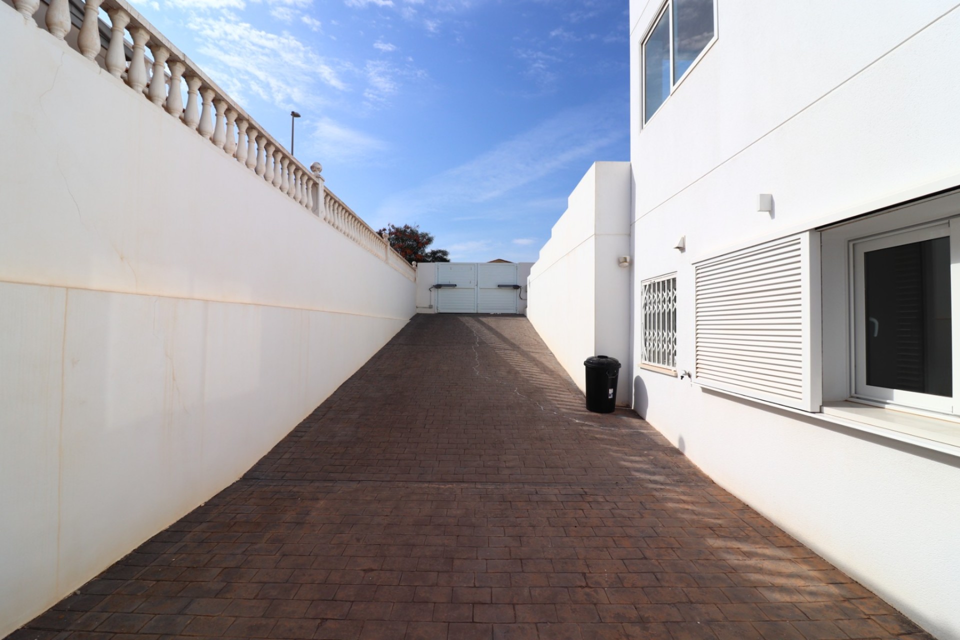 Resale - Villa - La Marina