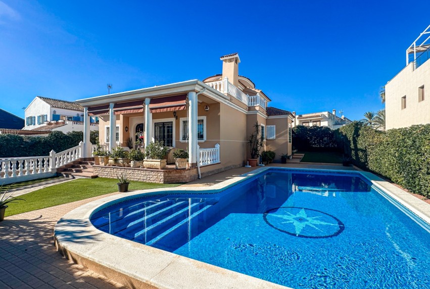 Resale - Villa - La Mata