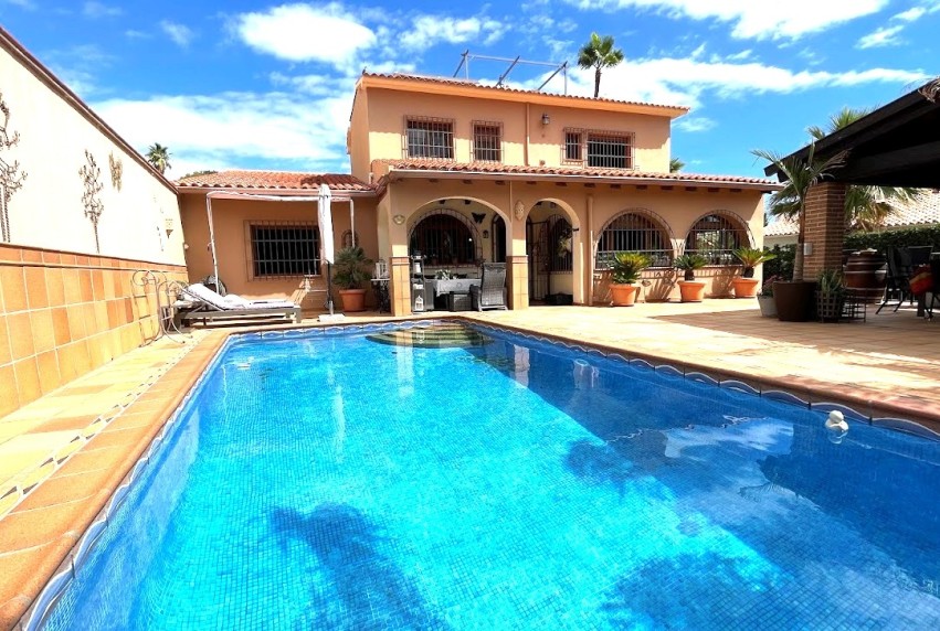 Resale - Villa - La Nucía