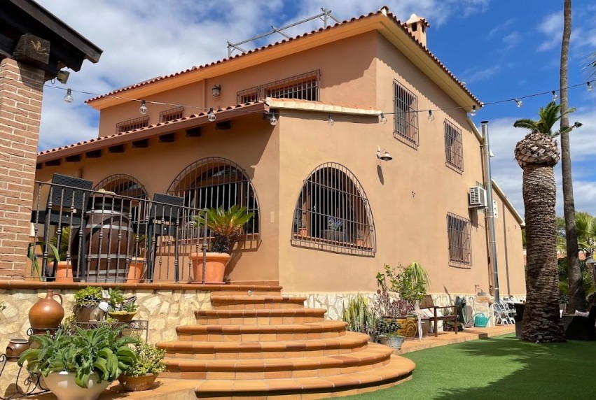 Resale - Villa - La Nucía
