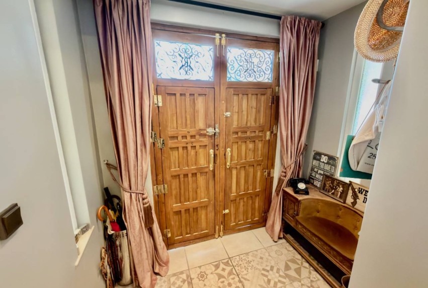 Resale - Villa - Las Heredades - Heredades