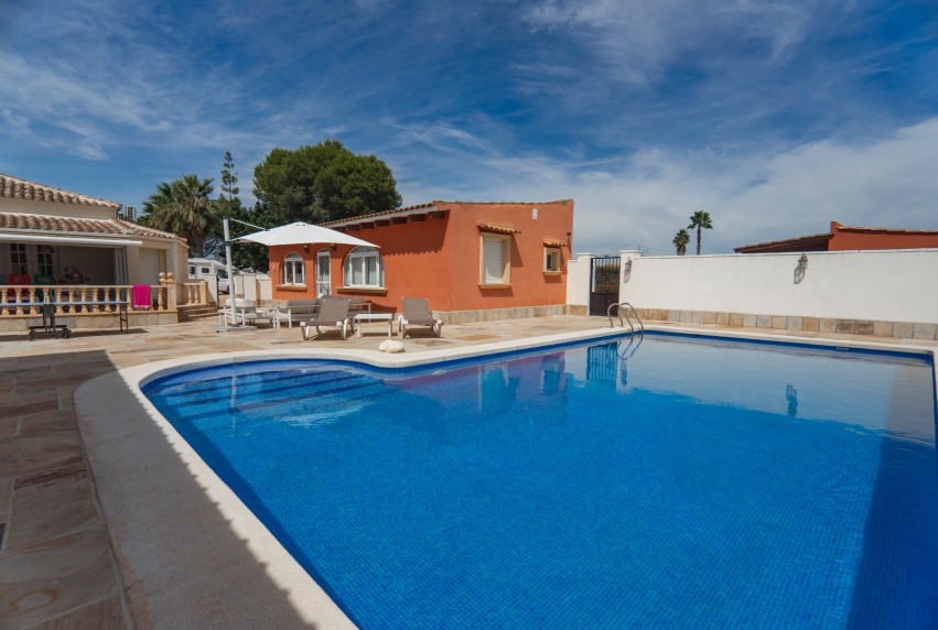 Resale - Villa - Las Heredades - Heredades