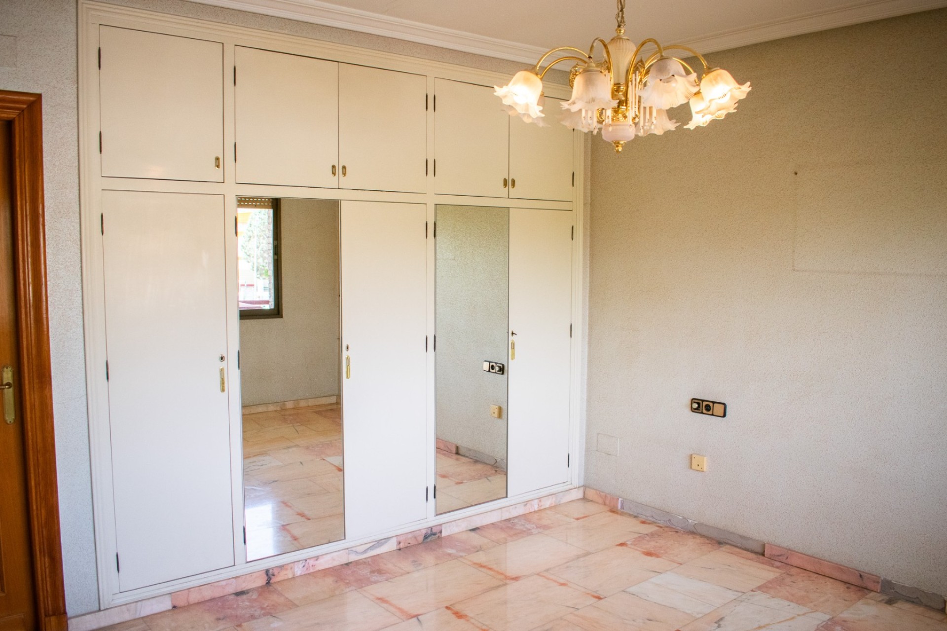 Resale - Villa - Llano de brujas