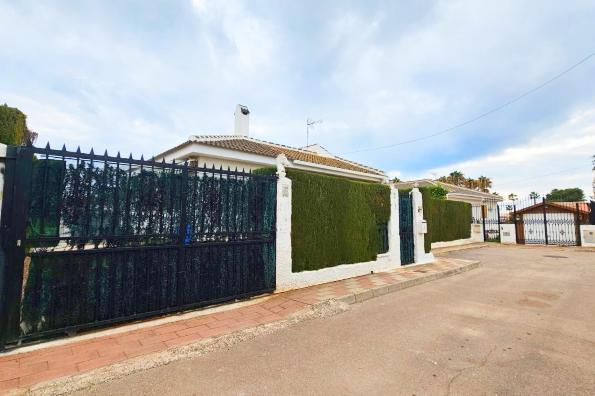 Resale - Villa - Los Alcazares