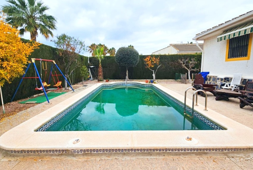 Resale - Villa - Los Alcazares