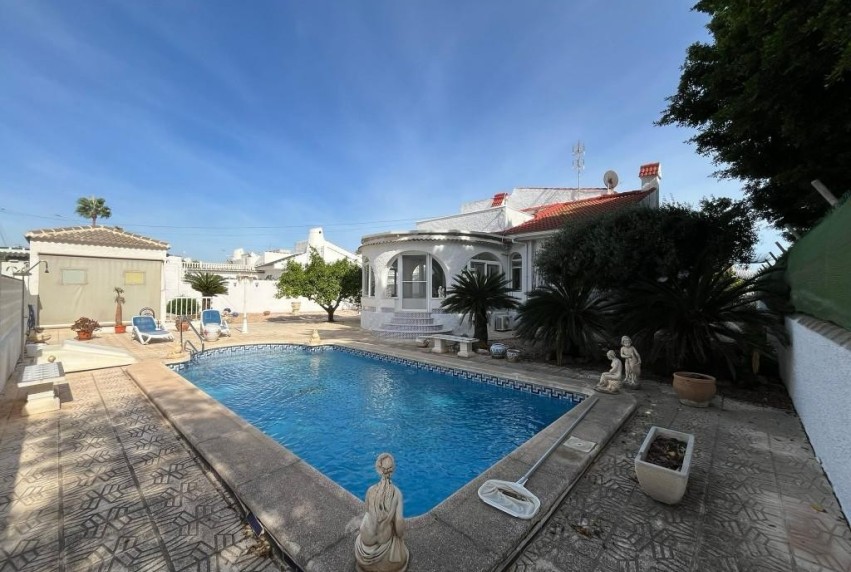 Resale - Villa - Los Alcazares