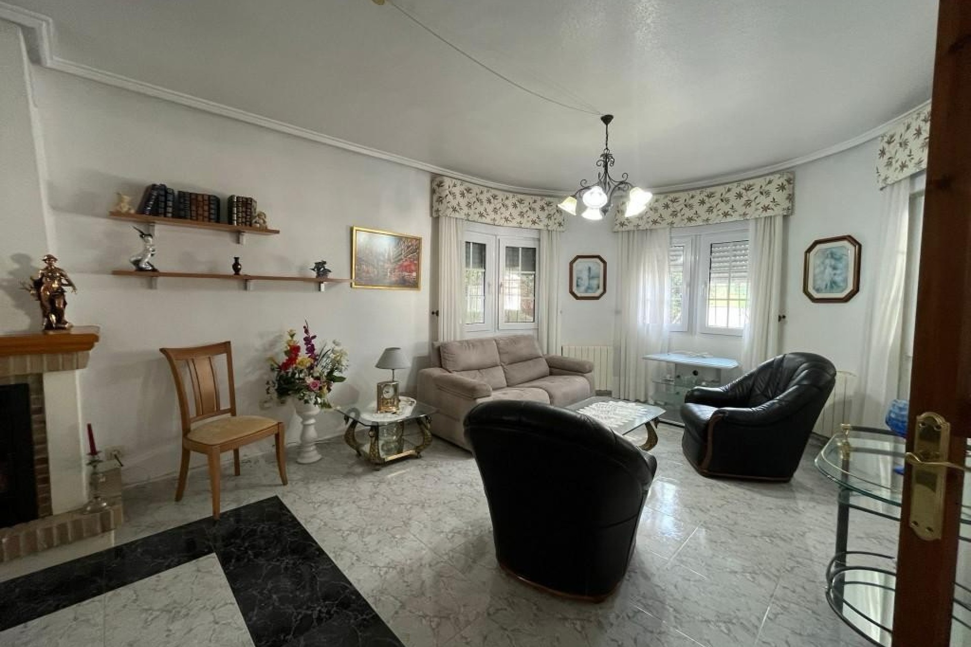 Resale - Villa - Los Alcazares