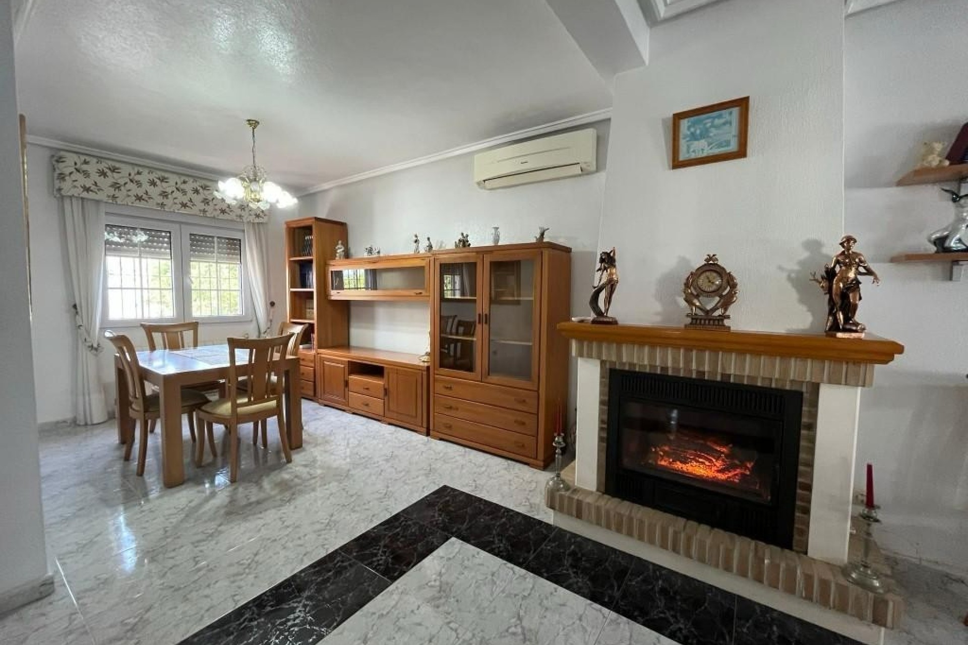 Resale - Villa - Los Alcazares