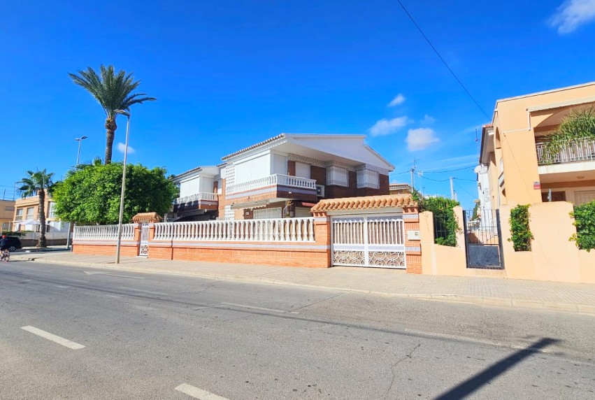 Resale - Villa - Los Alcazares