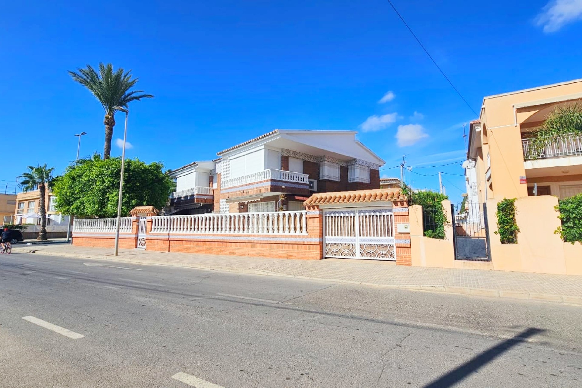 Resale - Villa - Los Alcazares