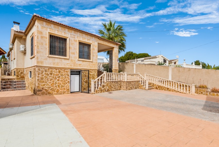 Resale - Villa - Los Balcones