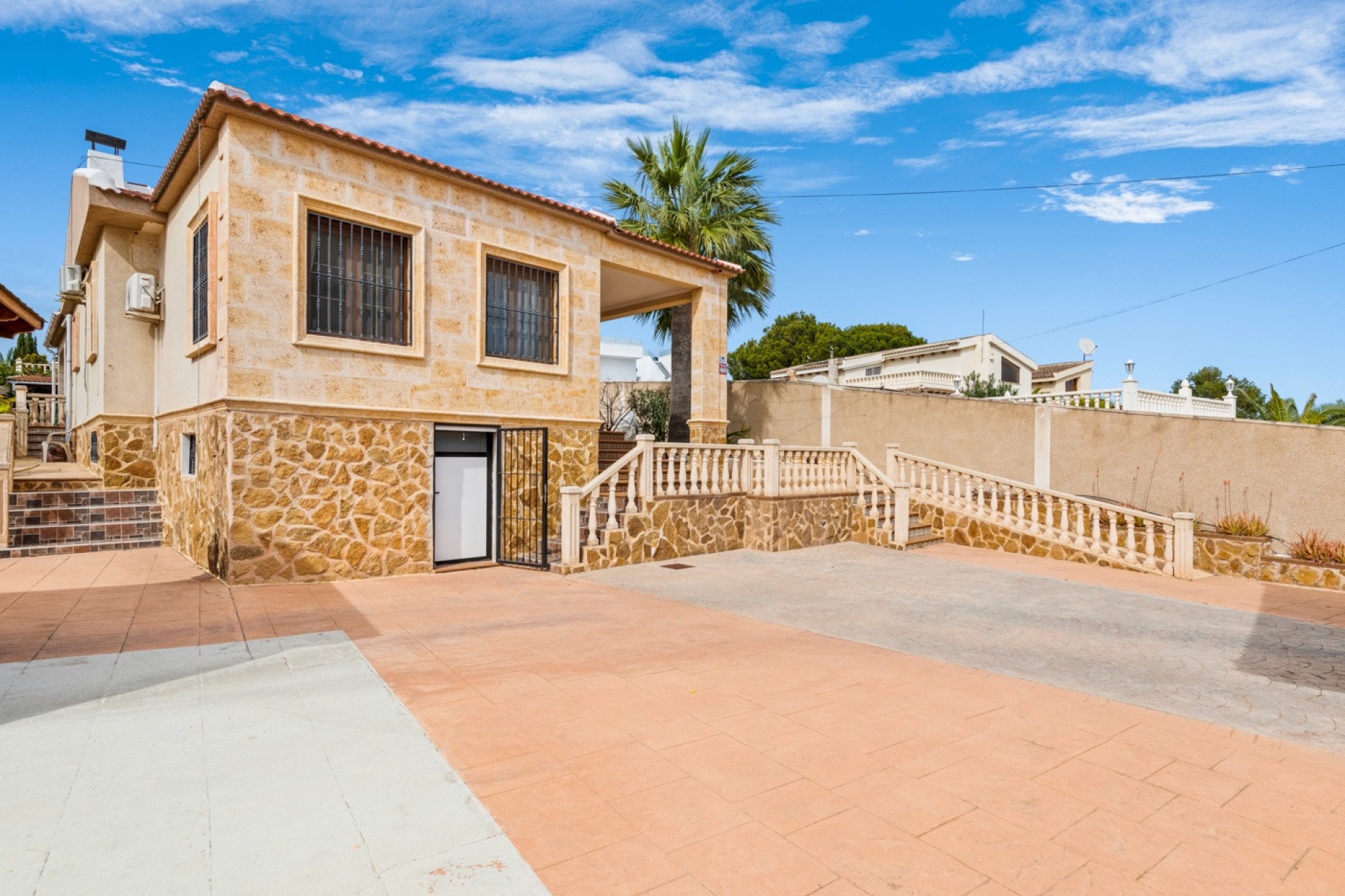 Resale - Villa - Los Balcones
