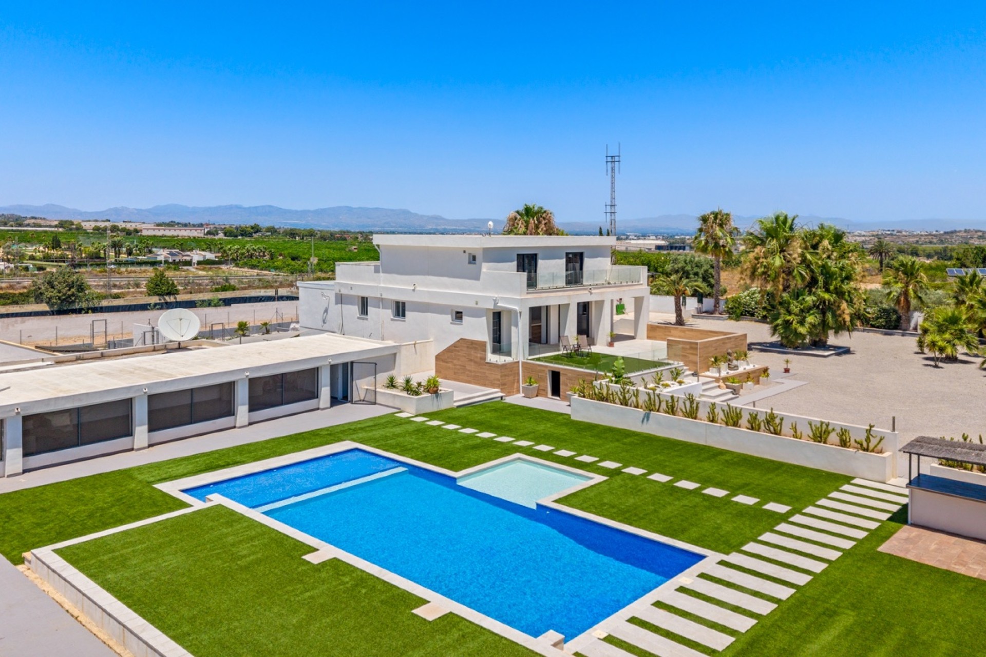 Resale - Villa - Los Montesinos - La Herrada