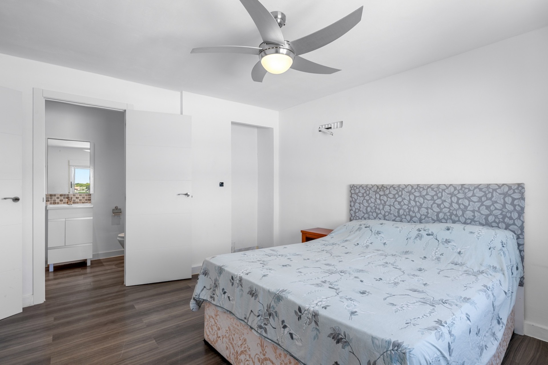 Resale - Villa - Los Montesinos - La Herrada
