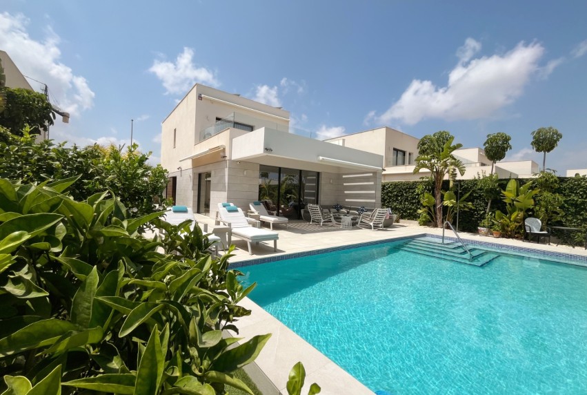 Resale - Villa - Los Montesinos - La Herrada