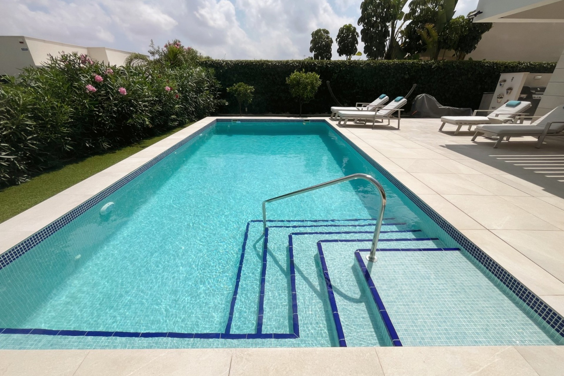 Resale - Villa - Los Montesinos - La Herrada