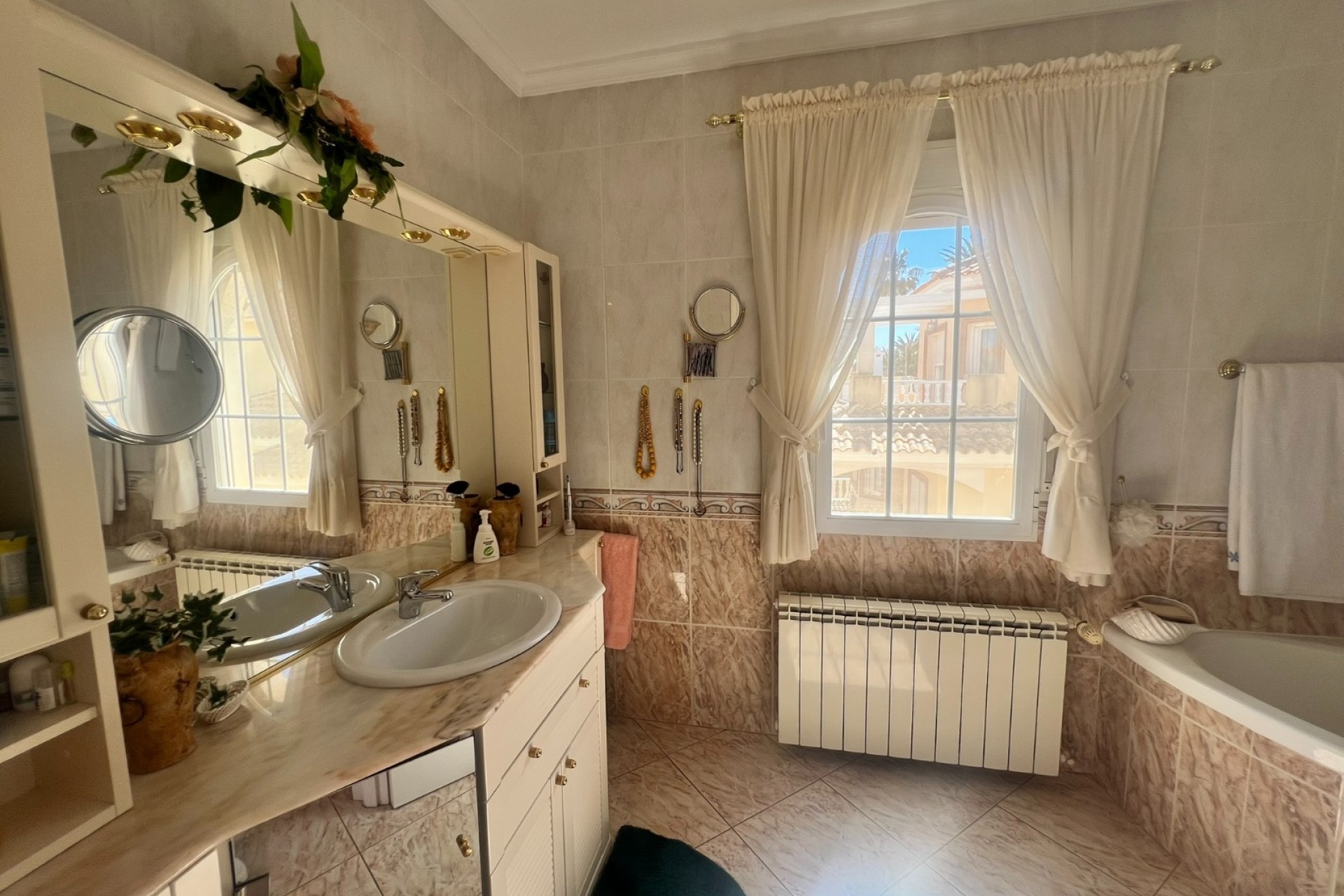 Resale - Villa - Los Urrutias