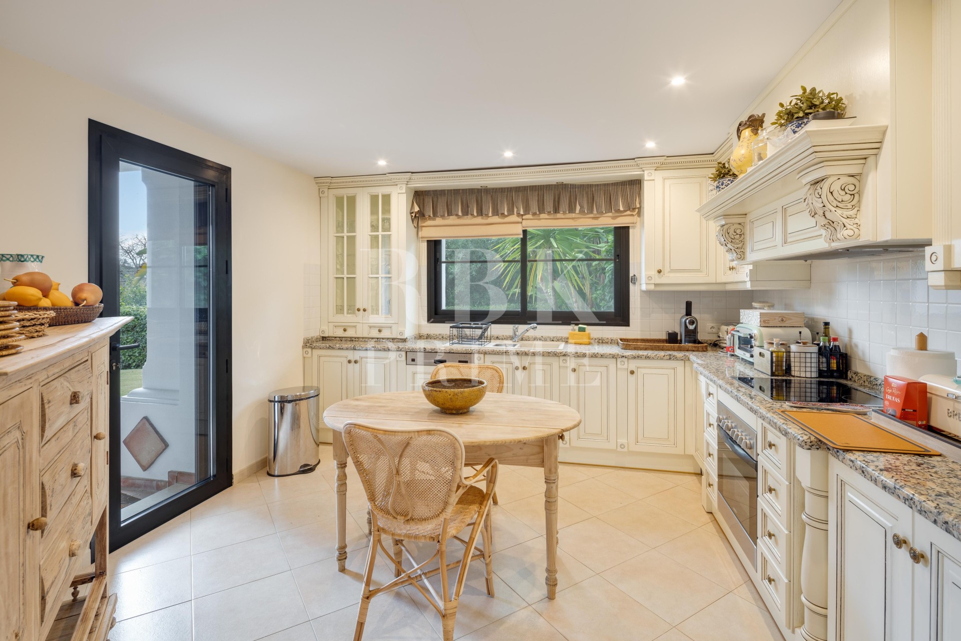 Resale - Villa - Malaga - Benahavís