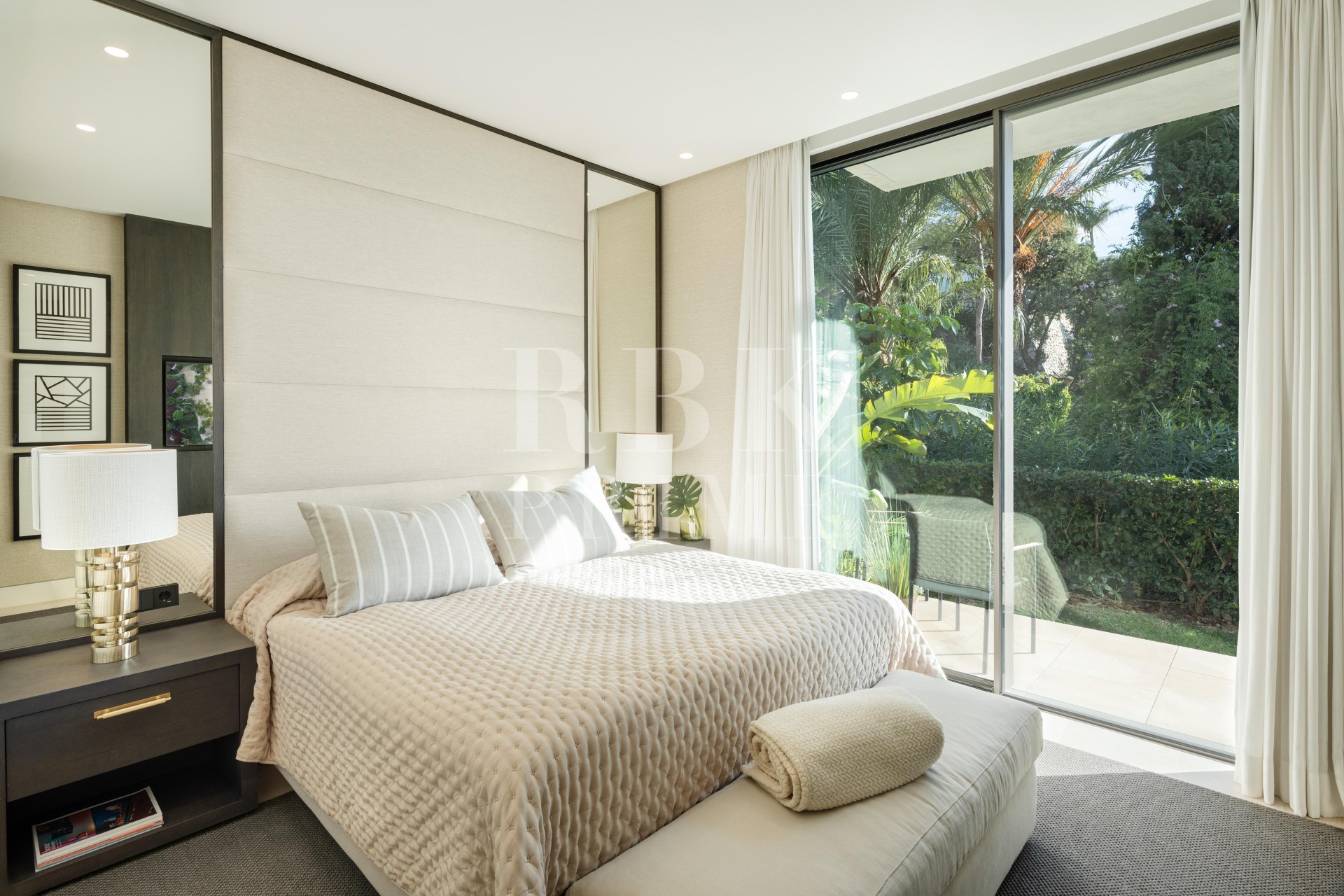 Resale - Villa - Malaga - Málaga