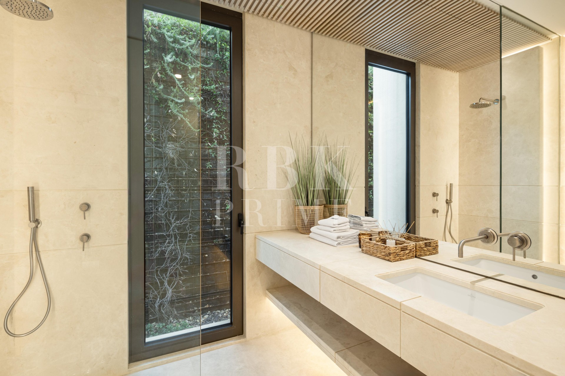 Resale - Villa - Malaga - Málaga