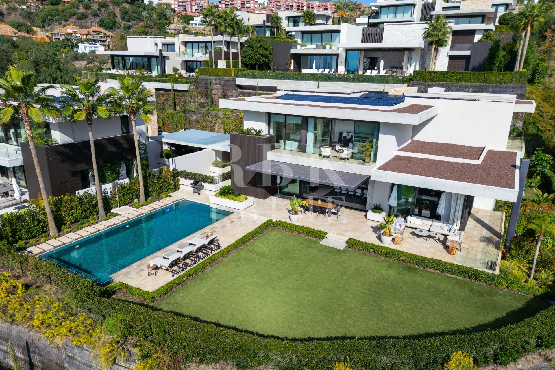 Resale - Villa - Malaga - Málaga