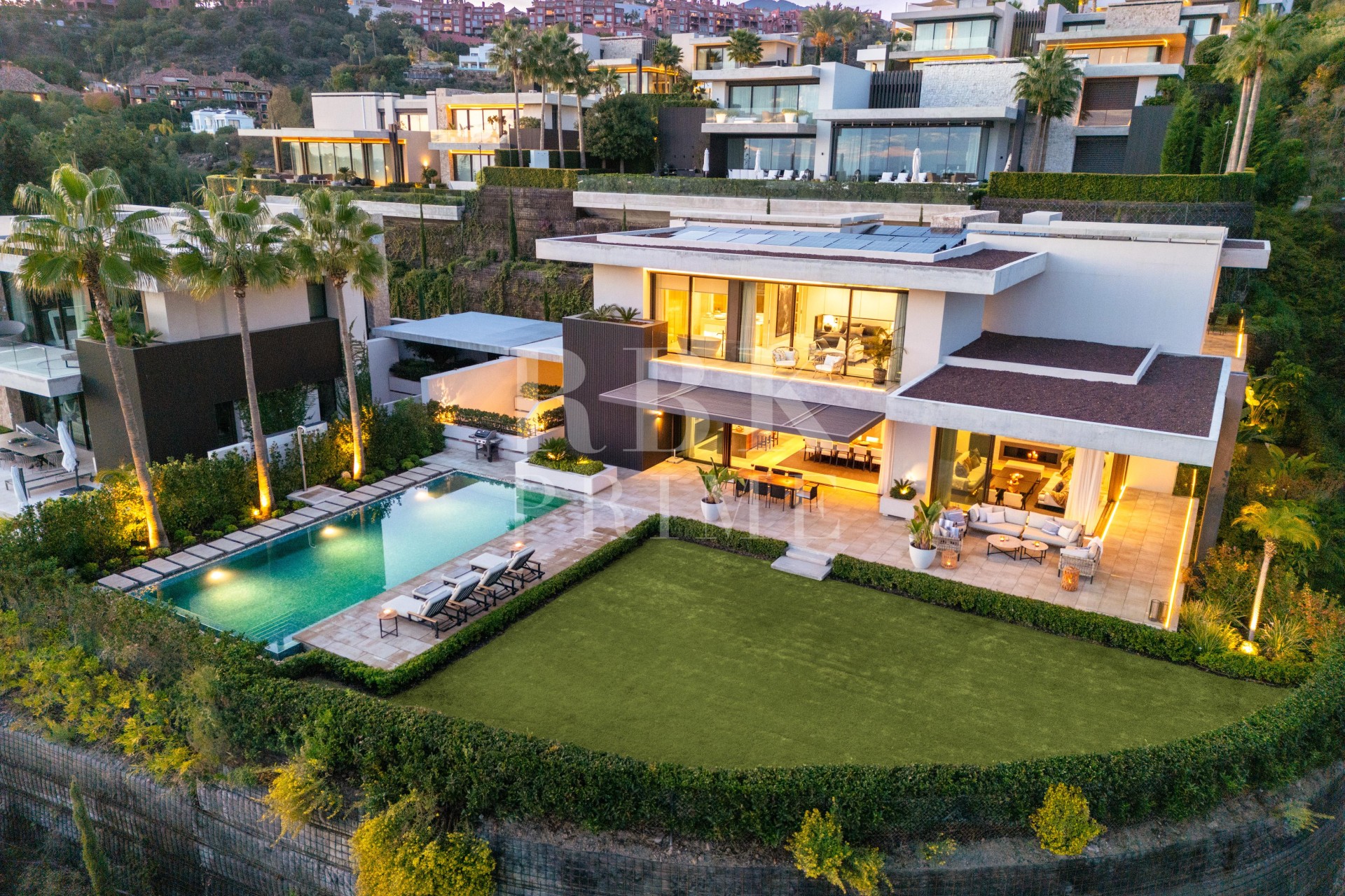 Resale - Villa - Malaga - Málaga