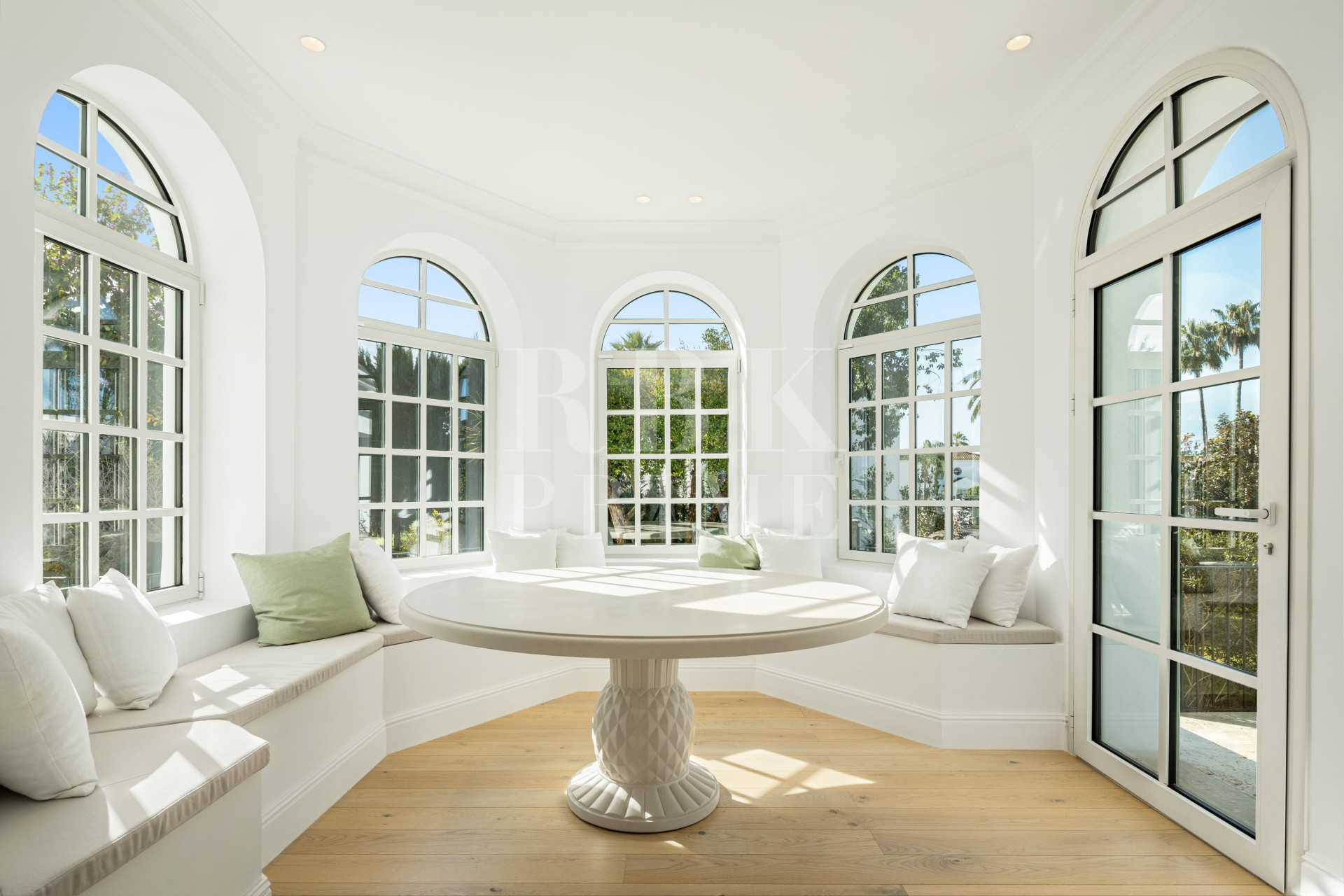 Resale - Villa - Malaga - Málaga