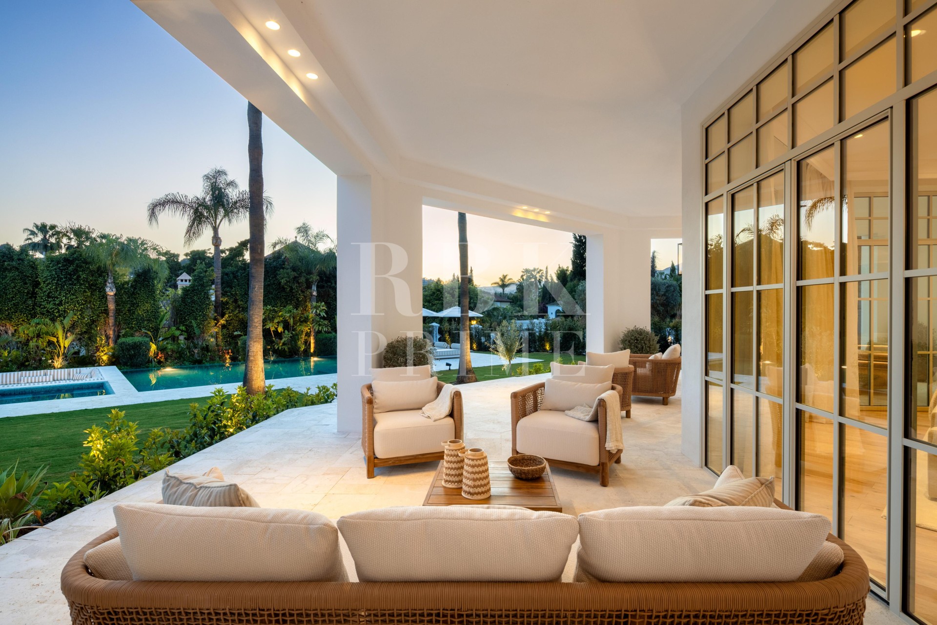 Resale - Villa - Malaga - Málaga