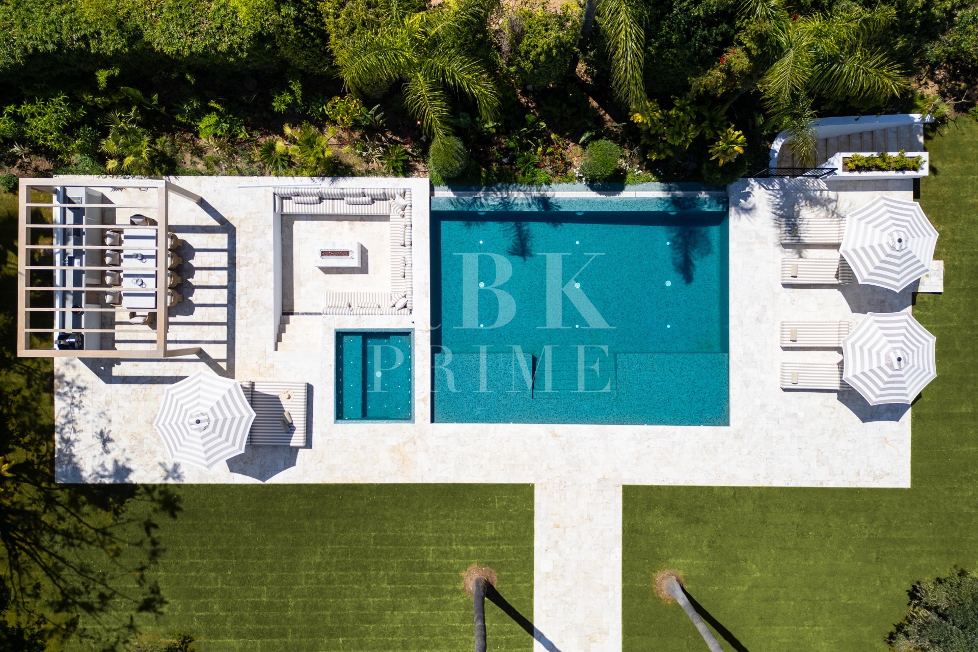 Resale - Villa - Malaga - Málaga