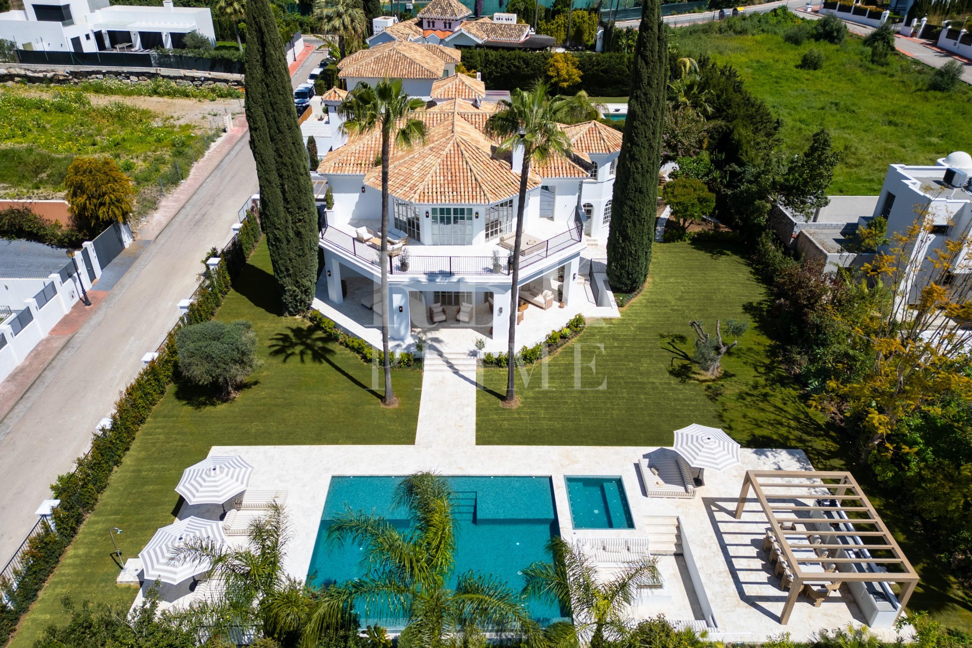 Resale - Villa - Malaga - Málaga