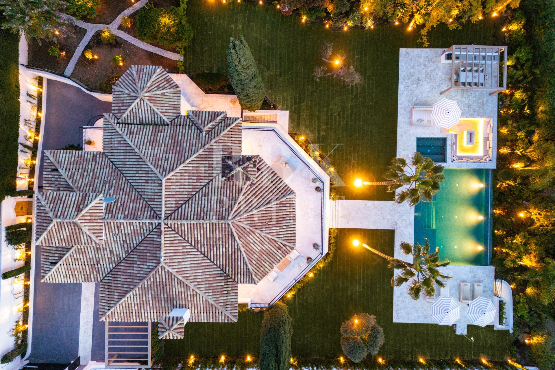 Resale - Villa - Malaga - Málaga