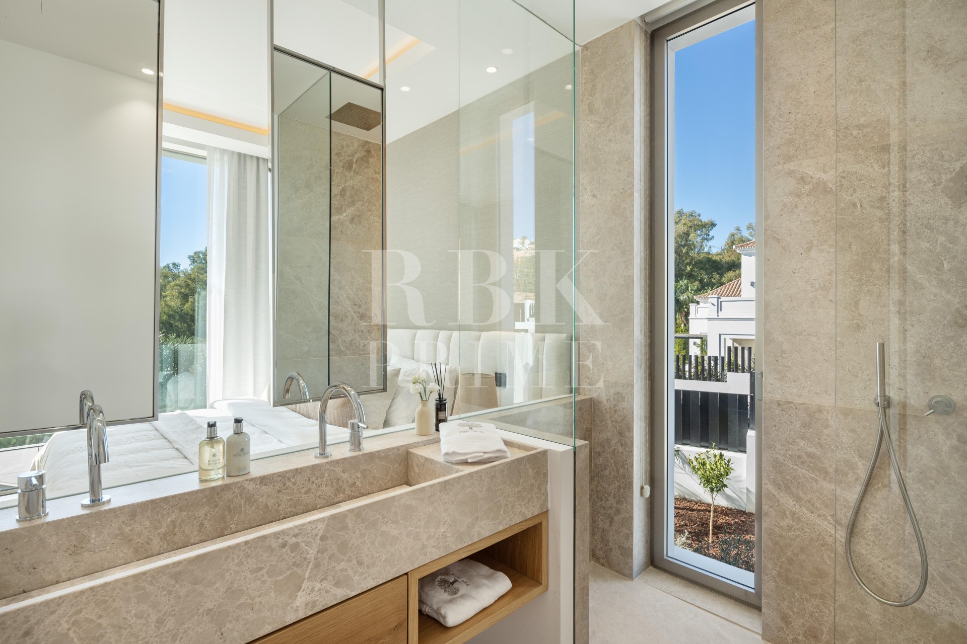 Resale - Villa - Malaga - Málaga