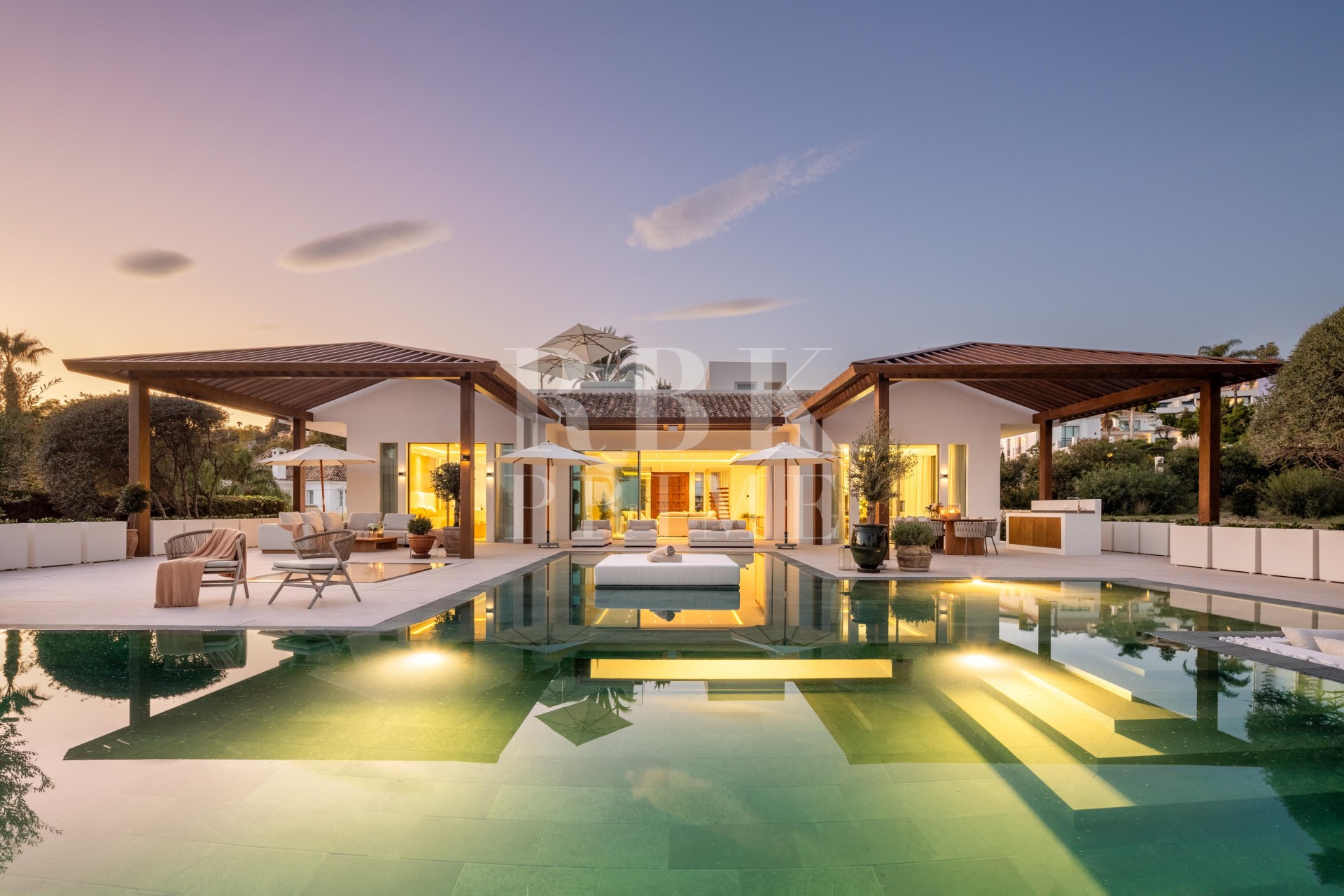 Resale - Villa - Malaga - Málaga