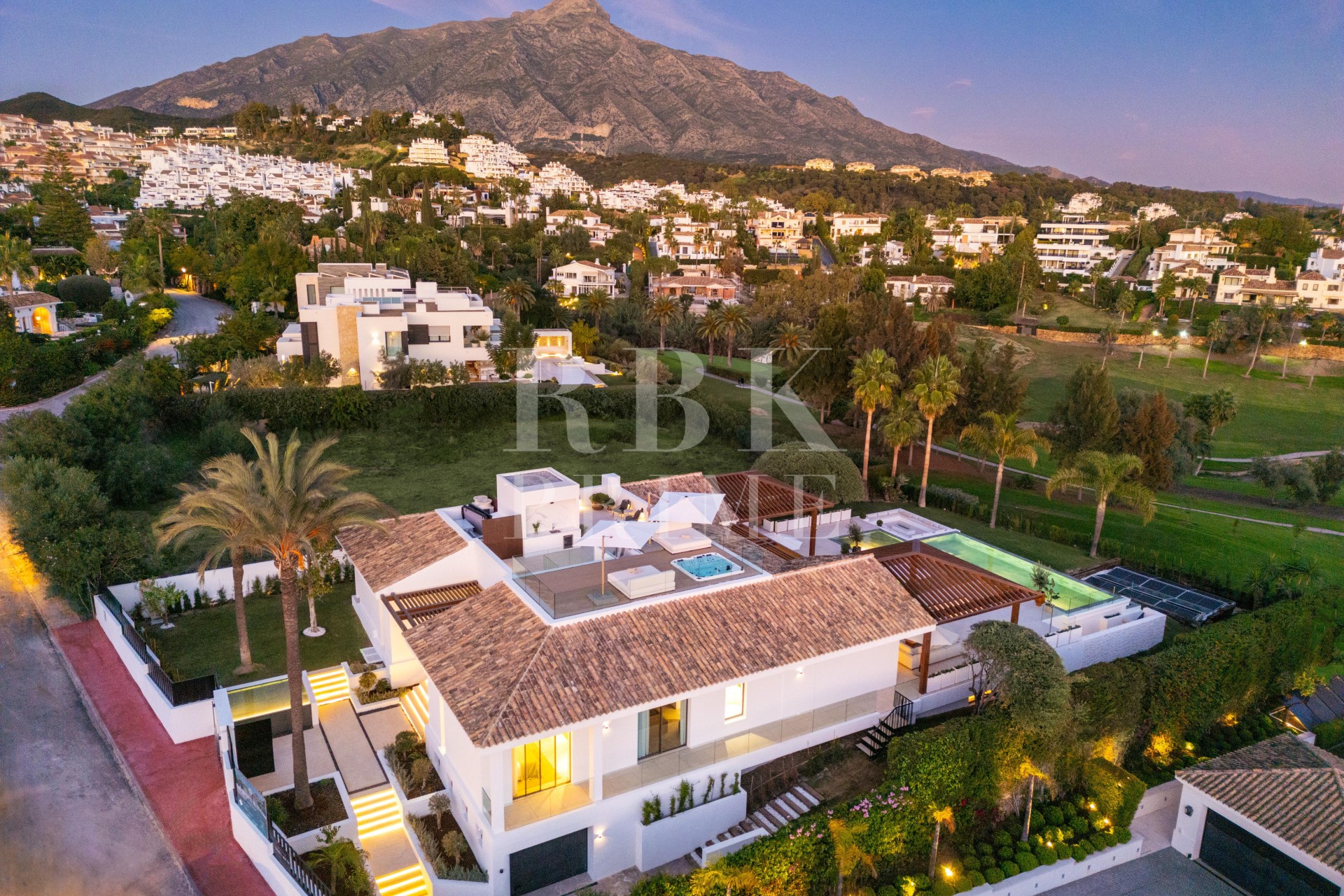 Resale - Villa - Malaga - Málaga