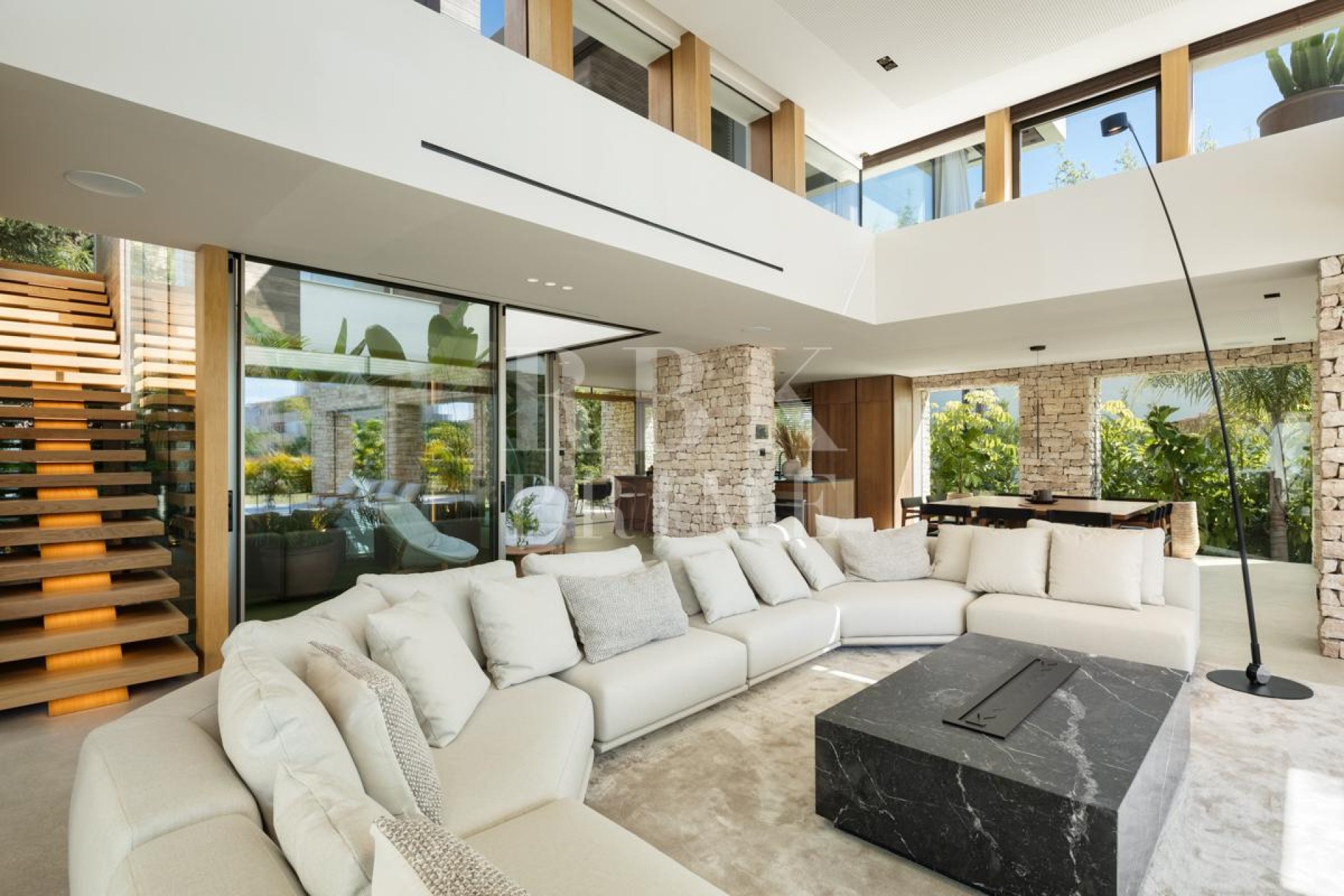 Resale - Villa - Malaga - Nueva Andalucía